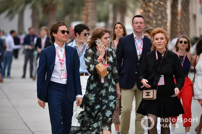 Edoardo Mapelli Mozzi, multimillonario italiano con su novia la Princesa Beatriz y Sarah Ferguson, Duquesa de York