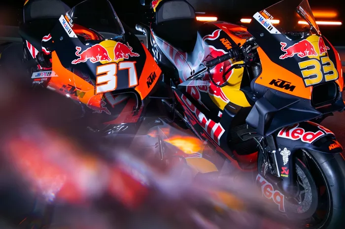 Pedro Acosta, Brad Binder, Red Bull KTM Factory Racing, bikes