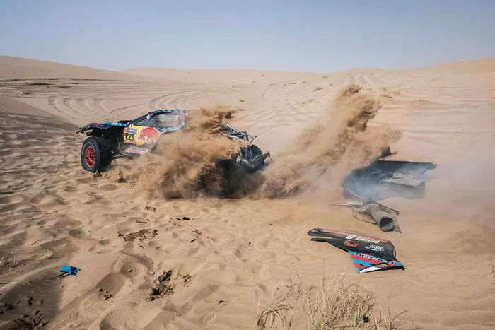 #225 Ford M-Sport Ford: Carlos Sainz, Lucas Cruz, crash