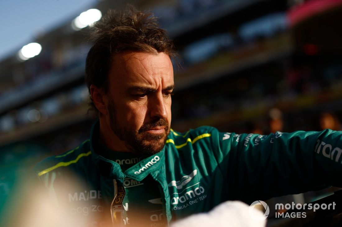 Fernando Alonso, Aston Martin F1 Team, na starcie