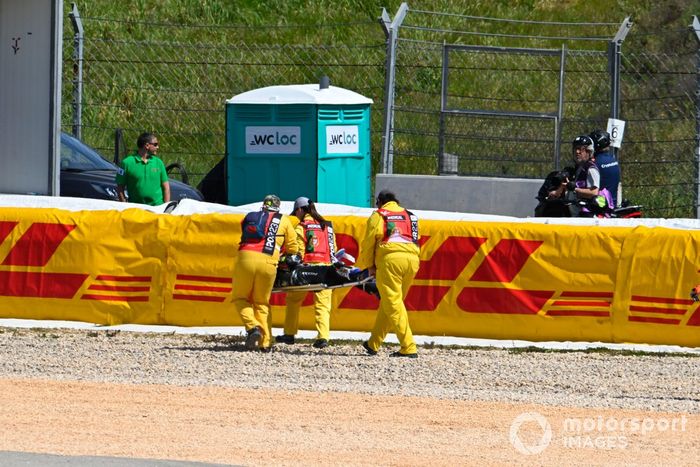 Miguel Oliveira, RNF MotoGP Racing es atendido en la pista 