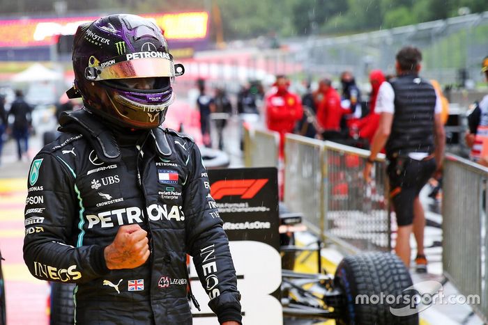 Ante el retraso en el inicio de la F1 2020 por la COVID-19, Hamilton no sumó su primera pole del curso hasta julio, en la segunda cita de la temporada y bajo la lluvia en Austria