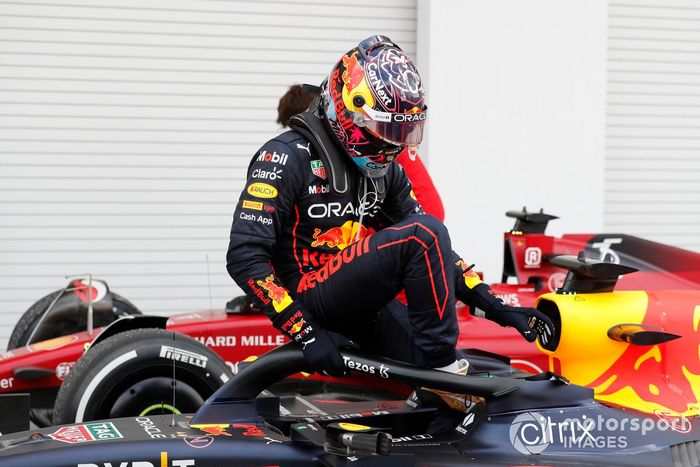 Ganador Max Verstappen, Red Bull Racing, llega al Parc Ferme