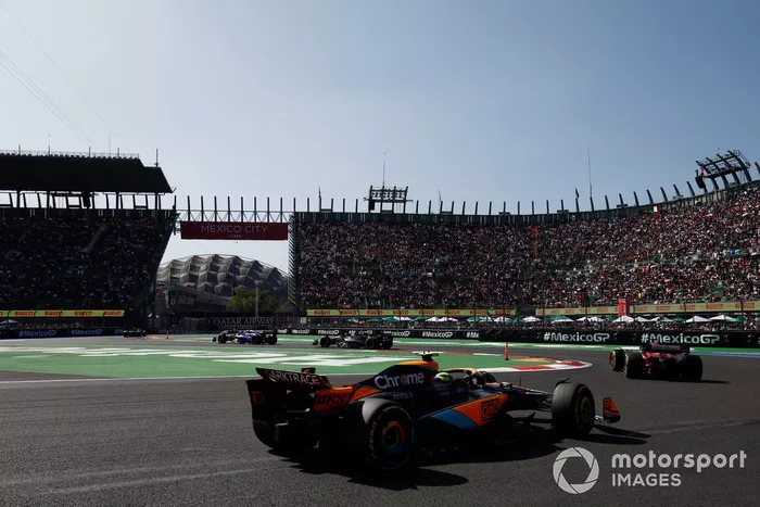 Alex Albon, Williams Fw45, George Russell, Mercedes F1 W14, Valtteri Bottas, Alfa Romeo C43, Lando Norris, McLaren MCL60