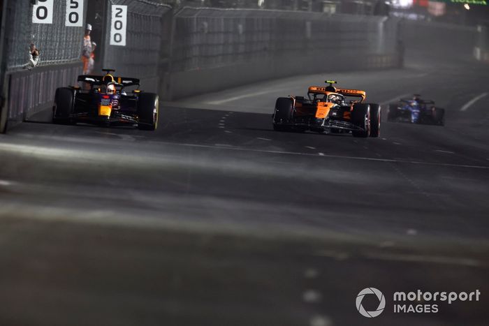 Max Verstappen, Red Bull Racing RB19, Lando Norris, McLaren MCL60 