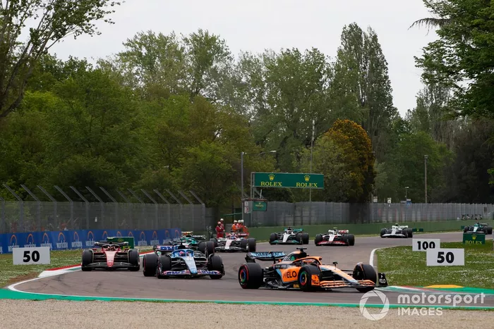 Daniel Ricciardo, McLaren MCL36, Fernando Alonso, Alpine A522, Carlos Sainz Jr., Ferrari F1-75