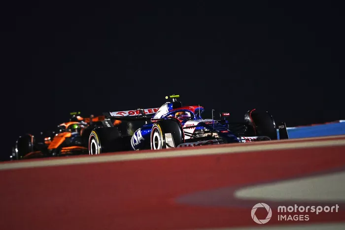 Pierre Gasly, Alpine A524, Lando Norris, McLaren MCL38