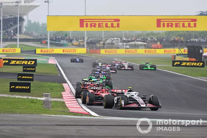 Nico Hulkenberg, Haas VF-24 Charles Leclerc, Ferrari SF-24