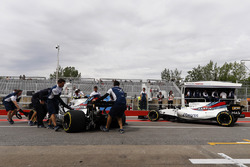 Felipe Massa, Williams FW40, Lance Stroll, Williams FW40, en dehors du garage