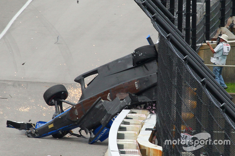 Scott Dixon, Chip Ganassi Racing Honda in a huge crash