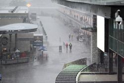 La lluvia cae en el Indianapolis Motor Speedway