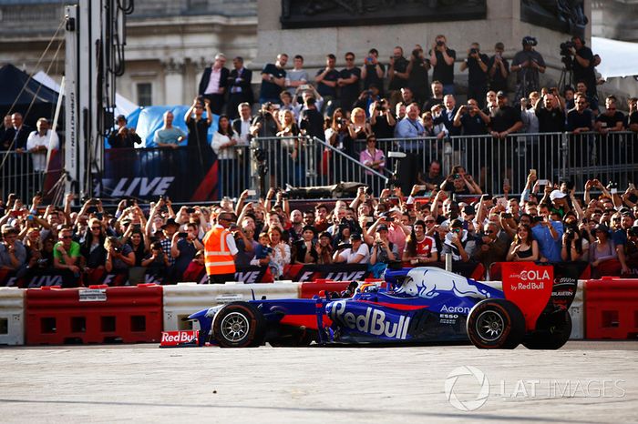 Carlos Sainz, Scuderia Toro Rosso
