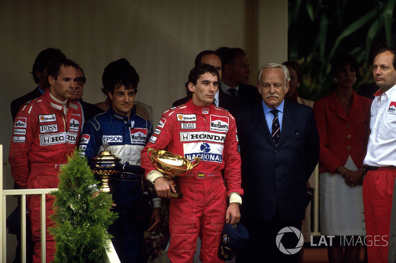 На подиум также поднялся напарник Сенны по McLaren Герхард Бергер