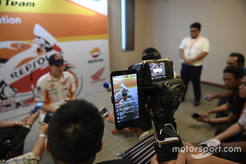 Marc Marquez, Repsol Honda Team, con los medios