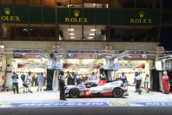 #8 Toyota Gazoo Racing Toyota TS050 Hybrid: Anthony Davidson, Sébastien Buemi, Kazuki Nakajima