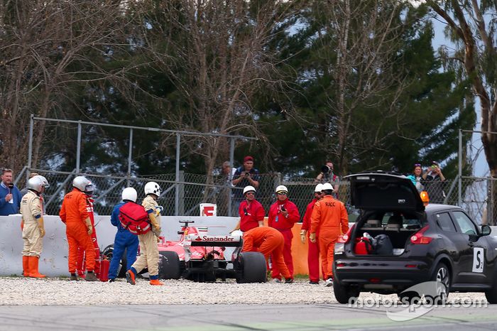 Kimi Raikkonen, Ferrari SF70H after the crash