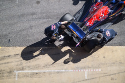 La Scuderia Toro Rosso STR11 di Max Verstappen, Scuderia Toro Rosso nei box