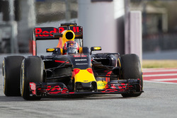 Даниил Квят, Red Bull Racing RB12