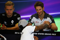 Mercedes AMG F1, Lewis Hamilton y Romain Grosjean, Haas F1 Team en la Conferencia de prensa FIA