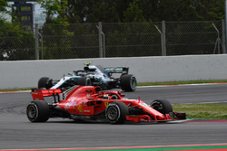 Sebastian Vettel, Ferrari SF71H lidera a Valtteri Bottas, Mercedes-AMG F1 W09