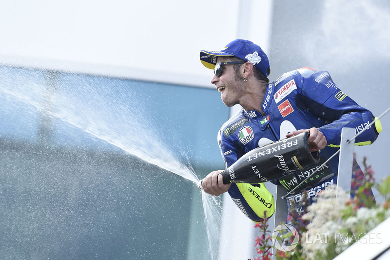 Podio: il secondo classificato Valentino Rossi, Yamaha Factory Racing