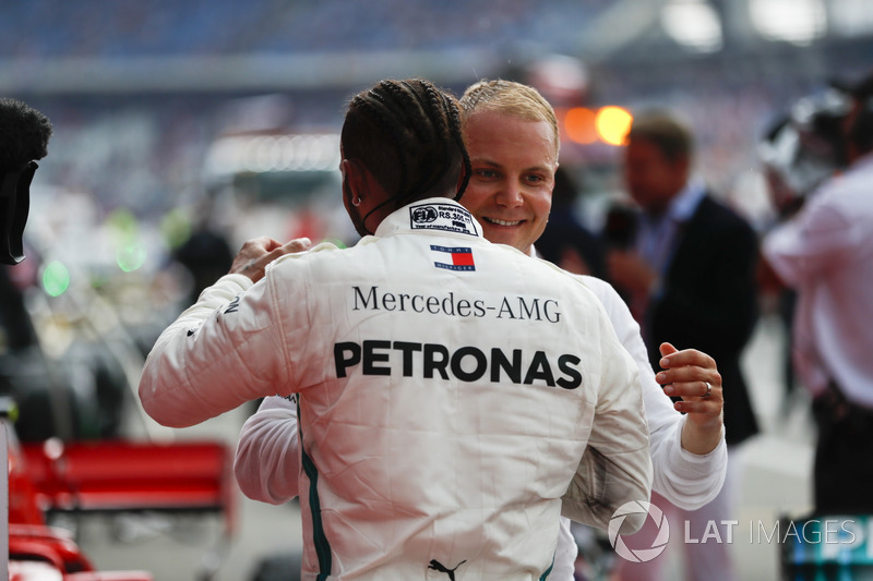 Lewis Hamilton, Mercedes AMG F1, y Valtteri Bottas, Mercedes AMG F1