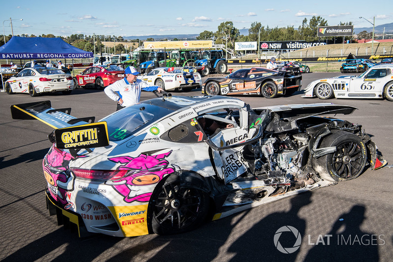 После аварии: Mercedes AMG GT3 (№19), Nineteen Corp P/L