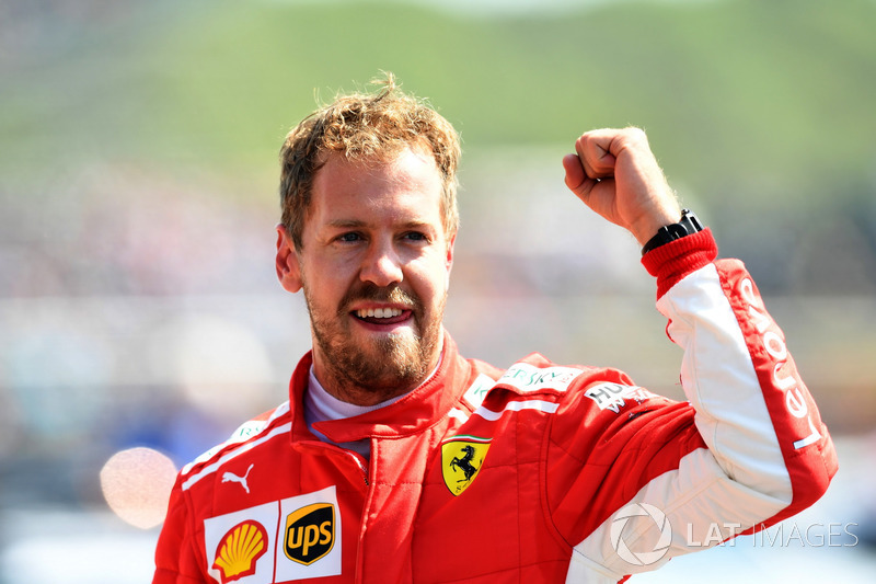Il vincitore della gara Sebastian Vettel, Ferrari, festeggia nel parco chiuso