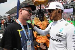 Lewis Hamilton, Mercedes AMG F1 y J Balvin, Rapper