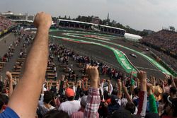 Fans Fuerza México vuelta 19