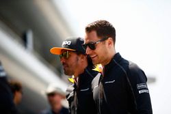 Fernando Alonso, McLaren, met Stoffel Vandoorne, McLaren