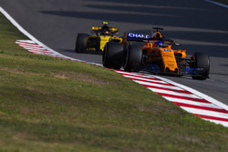 Fernando Alonso, McLaren MCL33 Renault, Carlos Sainz Jr., Renault Sport F1 Team R.S. 18