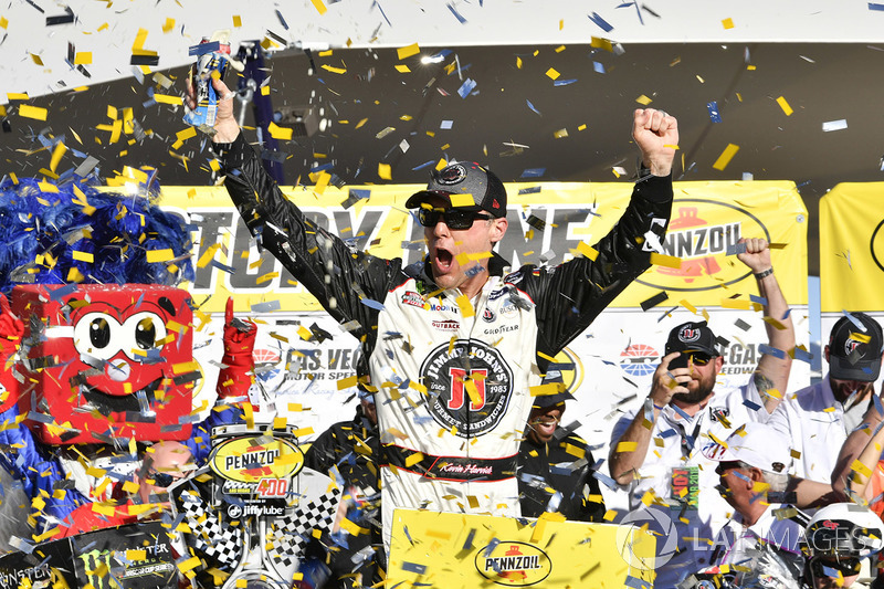 Race winner Kevin Harvick, Stewart-Haas Racing, Ford