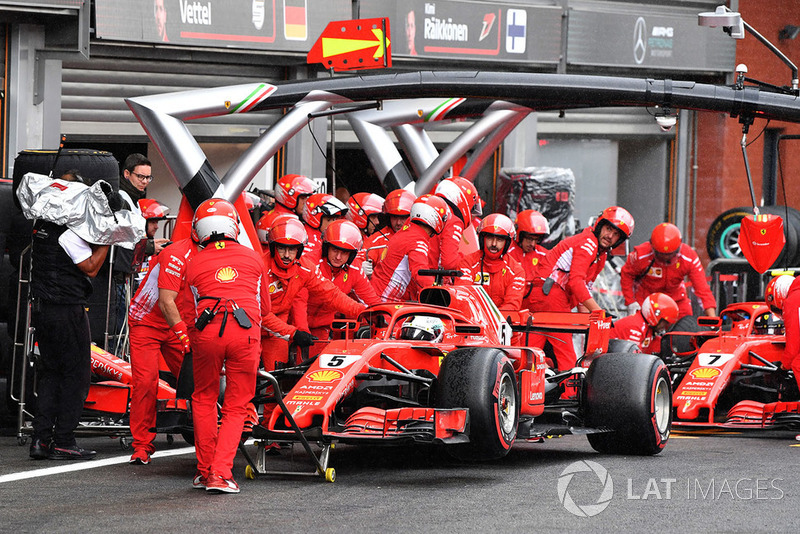 Vettel sıralamanın son seansında aracının garaja çekilme şeklinden mutsuz