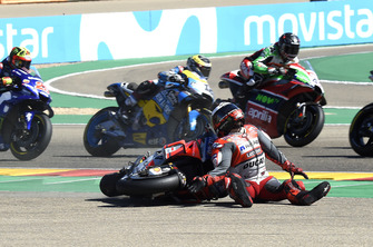 La caduta di Jorge Lorenzo, Ducati Team, alla partenza