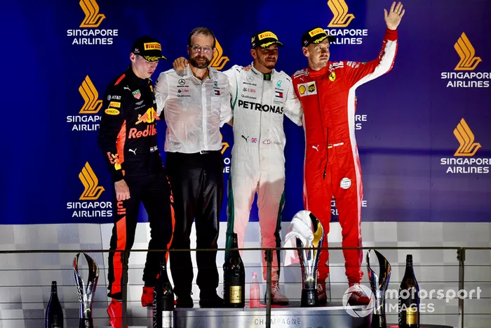 Max Verstappen, Red Bull Racing, Lewis Hamilton, Mercedes AMG F1 y Sebastian Vettel, Ferrari celebra