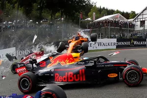 Fernando Alonso, McLaren MCL33 lors de l'accident du départ