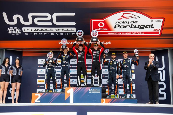 Podio: Ganador Kalle Rovanperä, Jonne Halttunen, Toyota Gazoo Racing WRT Toyota GR Yaris Rally1, segundo puesto Dani Sordo, Candido Carrera, Hyundai World Rally Team Hyundai i20 N Rally1, tercer puesto Esapekka Lappi, Janne Ferm, Hyundai World Rally Team