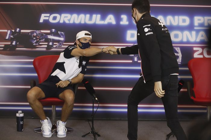 Pierre Gasly, AlphaTauri, y Esteban Ocon, Alpine F1