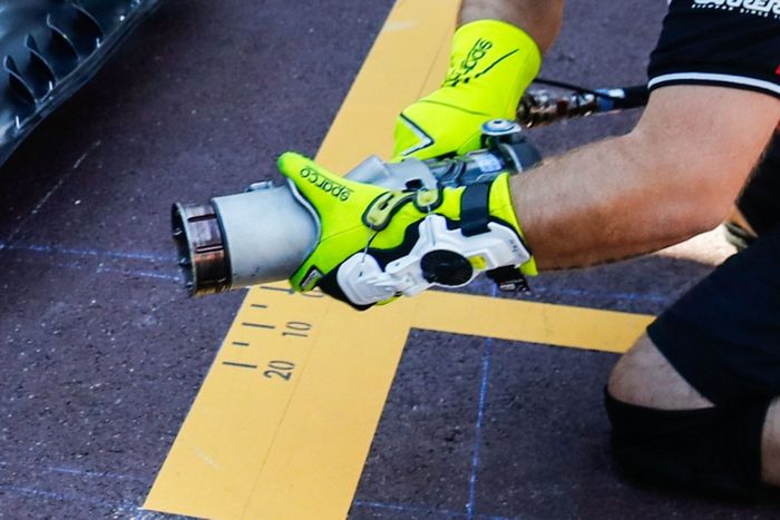 Detalle de la pistola de ruedas de Alfa Romeo Racing 