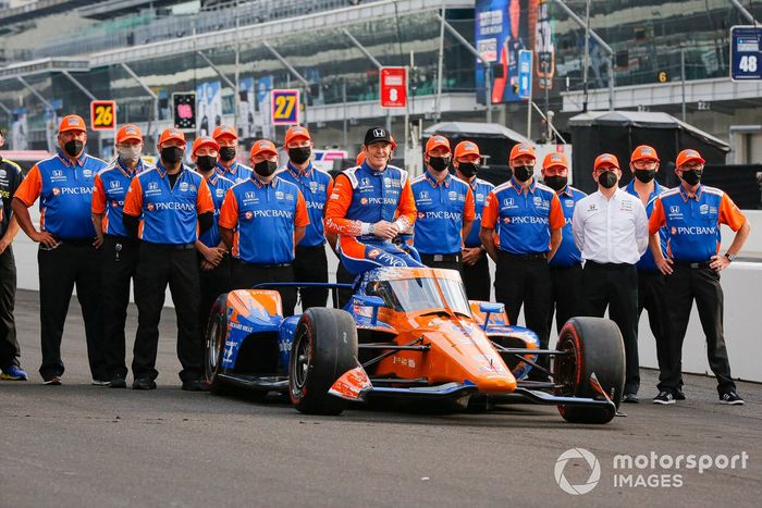 Ganador de la pole Scott Dixon, Chip Ganassi Racing Honda