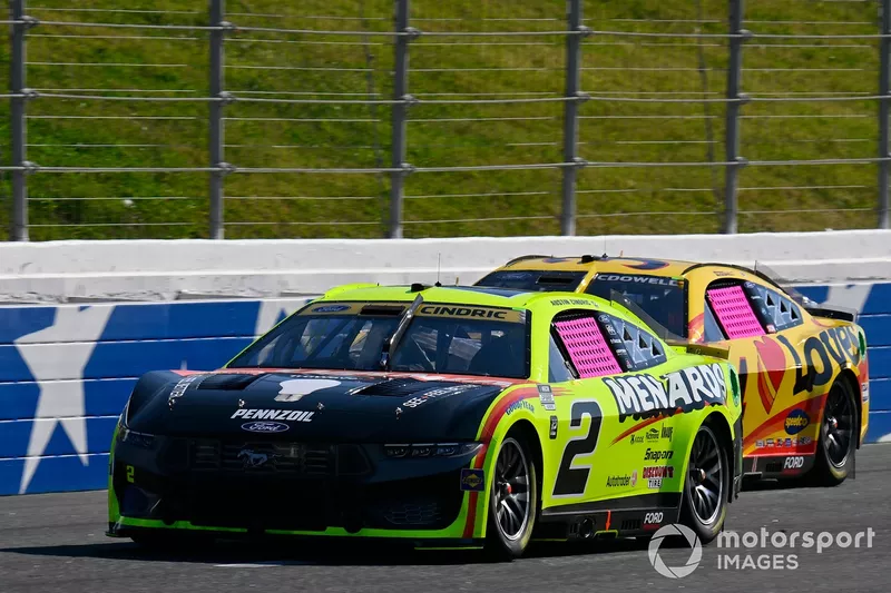 Austin Cindric, Team Penske, Menards/Sylvania Ford Mustang and Michael McDowell, Front Row Motorsports, Love's Travel Stops Ford Mustang