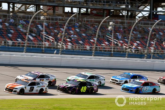  Chase Elliott, Hendrick Motorsports, Chevrolet Camaro Mountain Dew / Little Caesar's and  Jimmie Johnson, Hendrick Motorsports, Chevrolet Camaro Ally