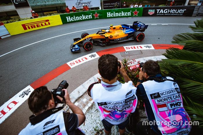 Fotógrafos en pista