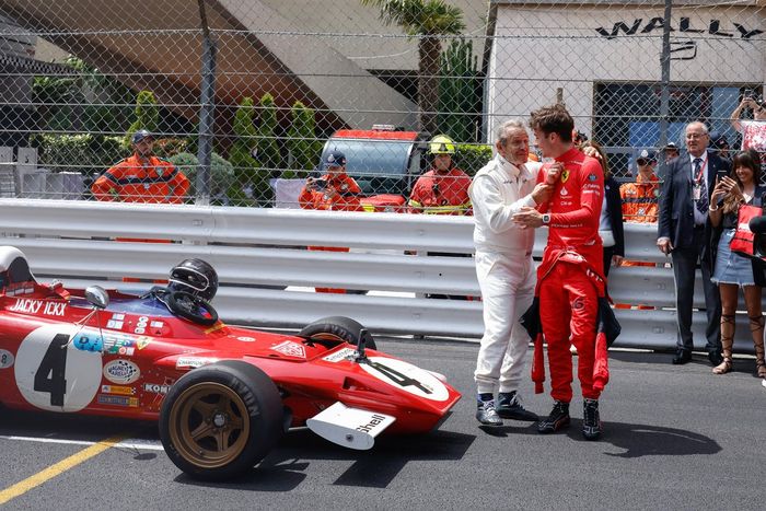 Charles Leclerc, Ferrari, junto a Jacky Ickx 
