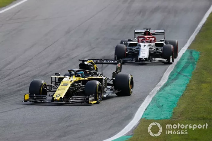 Renault em alta