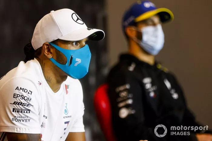 Lewis Hamilton, Mercedes-AMG F1 en la conferencia de prensa