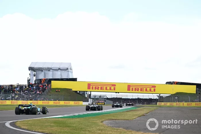 Lance Stroll, Aston Martin AMR24, Nico Hulkenberg, Haas VF-24, Fernando Alonso, Aston Martin AMR24