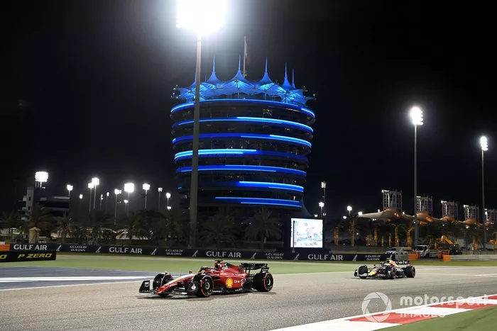 Charles Leclerc, Ferrari F1-75, Sergio Pérez, Red Bull Racing RB18