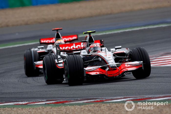 Heikki Kovalainen, McLaren MP4-23 Mercedes, Lewis Hamilton, McLaren MP4-23 Mercedes